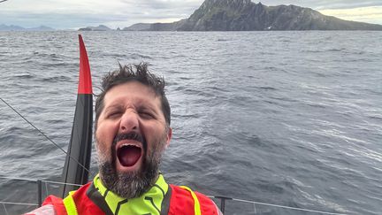 Yoann Richomme peut exulter : il passe le mythique cap Horn le premier lors du Vendée Globe, le 23 décembre 2024.