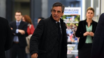 François Fillon, lors de son arrivée au siège des Républicains, à Paris, le 6 mars 2017.&nbsp; (GABRIEL BOUYS / AFP)