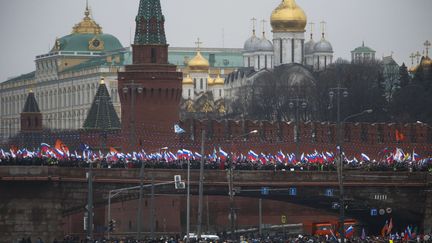 Marche blanche en hommage &agrave; Boris&nbsp;Nemtsov devant les murs du Kremlin &agrave; Moscou (Russei) le 1er mars 2015 (DENIS TYRIN / AP/ SIPA )