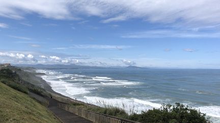 La plage de la Côte des Basques à Biarritz (Pyrénées-Atlantiques). (ANTHONY MICHEL / RADIO FRANCE)