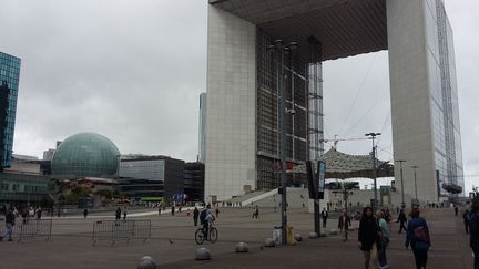 Le quartier de la Défense à Paris, photographié lundi 24 août 2015. (MAXPPP)