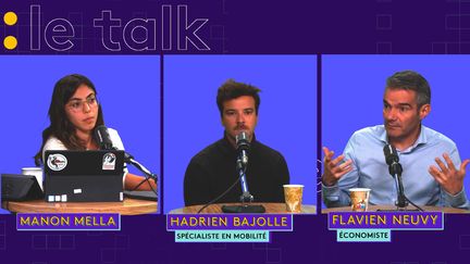 Hadrien Bajolle, chef de projet au bureau de recherche 6-t, et Flavien Neuvy, économiste, directeur de l'Observatoire Cetelem, invités du Talk de franceinfo le 12 octobre 2022.
 (CAPTURE D'ECRAN TWITCH)