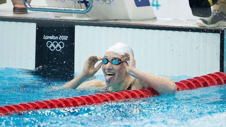 La joie de Camille Muffat apr&egrave;s sa victoire olympique en 400 m nage libre, le 29 juillet 2012 &agrave; Londres. (NIVIERE/CHAMUSSY/SIPA)