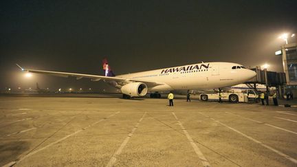 La compagnie Hawaiian Airlines a annonc&eacute;, le 20 avril 2014, la d&eacute;couverte d'un adolescent qui se serait cach&eacute; dans le train d'atterrissage d'un de ses avions. (FU QI / XINHUA / AFP)