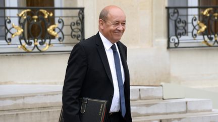 Le ministre de la D&eacute;fense, Jean-Yves Le Drian, le 27 ao&ucirc;t 2014 &agrave; Paris. (BERTRAND GUAY / AFP)