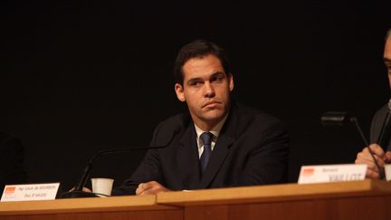 Le prince de Bourbon, duc d'Anjou, donne une conférence de presse à Paris, le 16 décembre 2010. (SIMON ISABELLE / SIPA)