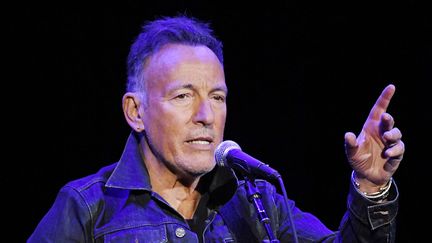 Bruce Springsteen sur scène au Madison Square Garden de New York (Etats-Unis), le 24 novembre 2019 pour le concert Stand Up For Heroes. (MIKE COPPOLA / GETTY IMAGES NORTH AMERICA)