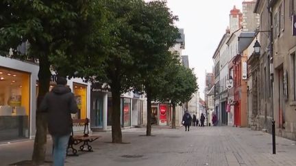 Une rue du centre-ville de Bourges (Cher) (CAPTURE D'ÉCRAN FRANCE 3)