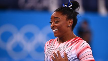 La gymnaste américaine, Simone Biles, le 3 août 2021 lors de la finale poutre aux Jeux olympiques de Tokyo. (LOIC VENANCE / AFP)