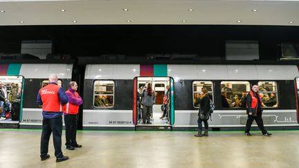 Une rame du RER B en gare du Nord à Paris, le 10 janvier 2020. (GILLES ROLLE/REA)