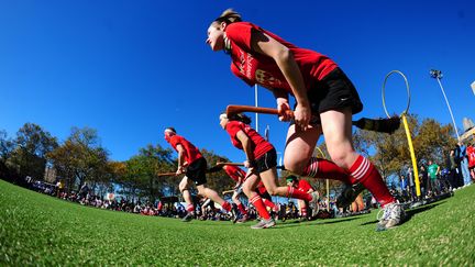 Une compétition de&nbsp;quidditch à New York. (EMMANUEL DUNAND / AFP)