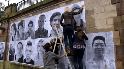 Collage des portraits à Mulhouse
 (France3/Culturebox)