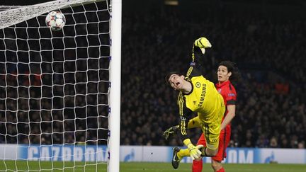 Le d&eacute;fenseur, Thiago Silva inscrit le deuxi&egrave;me but du PSG face &agrave; Chelsea. (IAN KINGTON / AFP)