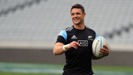 Dan Carter, dans le stade de l&rsquo;Eden Park, &agrave; Auckland (Nouvelle-Z&eacute;lande), le 13 septembre 2013. (MICHAEL BRADLEY / AFP)