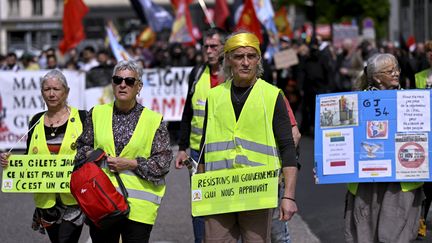 Des Gilets Jaunes lors du défilé pour célébrer la fête du travail à Nancy, 1er mai 2024. (ALEXANDRE MARCHI / MAXPPP)