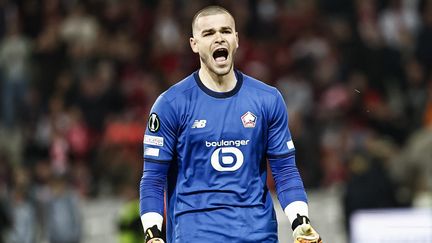 Le gardien du LOSC, Lucas Chevalier lors du match de Ligue Europa conférence, entre Lille et Aston Villa, le 18 avril 2024, au Stade Pierre Mauroy. (SAMEER AL-DOUMY / AFP)