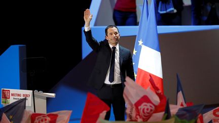 Benoît Hamon en meeting à Paris, dimanche 19 mars. (FRANCOIS GUILLOT / AFP)