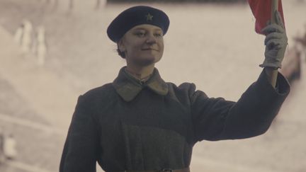 Extrait du documentaire "La Russie : un peuple qui marche au pas", une plongée au cœur de la société russe en pleine guerre en Ukraine. (CAPA PRESS / FRANCE TELEVISIONS)