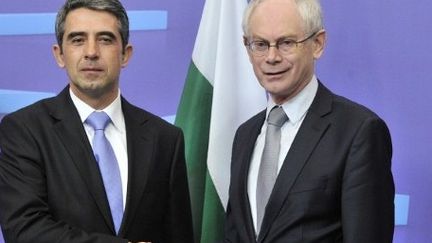 Le président bulgare R.Plevneliev avec Herman Van Rompuy, président du Conseil européen, à Bruxelles, le 26/01/2012 (AFP/GEORGES GOBET)