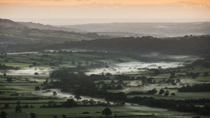 Brume au lever du soleil sur le&nbsp;parc national des North York Moors (Royaume-Uni), le 26 septembre 2013. (DAN KITWOOD / GETTY IMAGES)