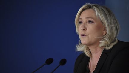 Marine Le Pen s'exprime lors d'une conference de presse à Paris, le 14 décembre 2021. (FRANCOIS PAULETTO / HANS LUCAS)