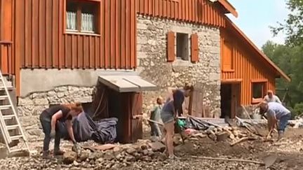 Haute-Savoie : le village d'Orcier traversé par un torrent dévastateur