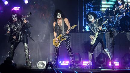 Le groupe Kiss en concert au Hellfest à Clisson en France le 15 juin 2023 (SEBASTIEN SALOM-GOMIS / AFP)