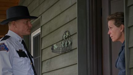 Frances McDormand et Woody Harrelson dans "3 Billboards, Les Panneaux de la vengeance".
 (2017 Twentieth Century Fox)