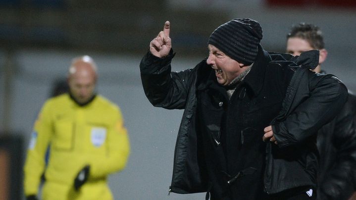 L'entra&icirc;neur de Montpellier Rolland Courbis, lors du match Lorient-Montpellier, le 31 janvier 2015.&nbsp; (JEAN-SEBASTIEN EVRARD / AFP)