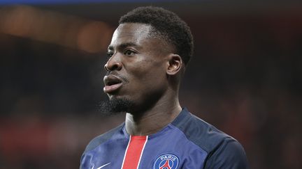 Serge Aurier, défenseur du PSG, lors d'un match de Ligue 1 contre l'OL, au Parc des Princes, à Paris, le 13 décembre 2015. (STEPHANE ALLAMAN / AFP)