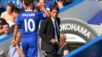 Eden Hazard sous les yeux d'Antonio Conte (GLYN KIRK / AFP)