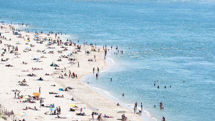 Juan-les-pins : les premiers touristes arrivent sur les plages