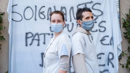 Des soignants, jeunes diplômés, font grève pour protester contre le manque de personnels et d'équipement, à la clinique Boyer de Montauban (Tarn-et-Garonne), le 4 février 2021. (PATRICIA HUCHOT-BOISSIER / HANS LUCAS / AFP)