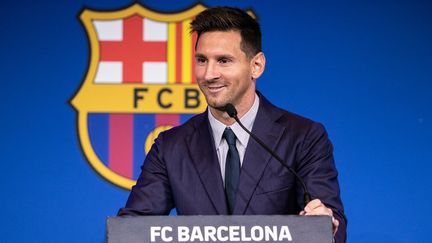 Lionel Messi lors de l'annonce de son départ du FC Barcelone en conférence de presse, au stade du Camp Nou, à Barcelone (Espagne), le 8 août 2021. (MARC GONZALEZ ALOMA / SPAIN DPPI / AFP)