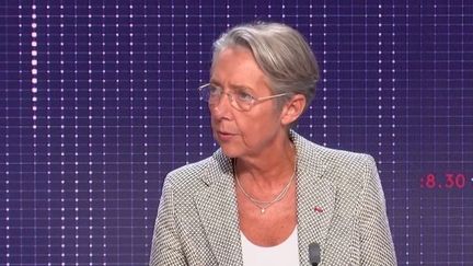 Elisabeth Borne, ministre du Travail, de l'Emploi et de l'Insertion,&nbsp;était&nbsp;l'invitée du 8h30 franceinfo mardi 4 janvier 2022.&nbsp; (FRANCEINFO)