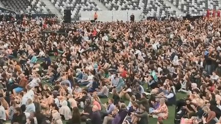 Près de 18 000 personnes ont rendu hommage aux victimes des attentats de Christchurch, dans le stade de Dunedin (Nouvelle-Zélande), jeudi 21 mars.&nbsp; (REUTERS)