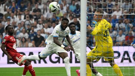 Chancel Mbemba ouvre le score pour l'OM face à Brest, le 26 août 2023, lors de la 3e journée de Ligue 1. (NICOLAS TUCAT / AFP)