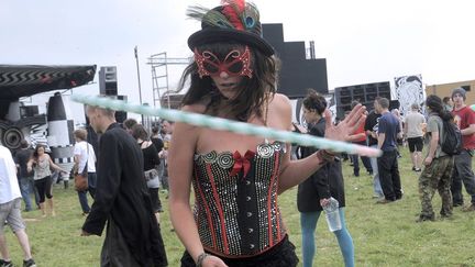 Les premiers "teknivaliers" se lancent dans la fête, à Cambrai, le 3 mai 2013...
 (François Lo Presti / AFP)