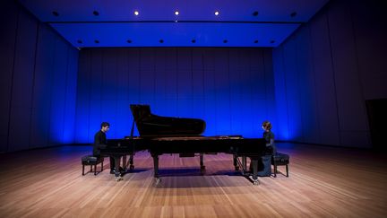 Le duo de pianistes Arthur Ancelle et Ludmila Berlinskaia.&nbsp; (IRA POLYARNAYA)