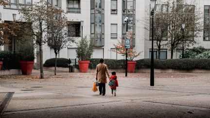 Contrairement à ce printemps, les écoles, collèges et lycées restent ouverts pour cette deuxième phase de confinement. (LEO PIERRE / HANS LUCAS / AFP)