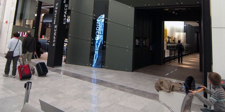 Terminal 2E, fréquenté par des passagers de vols internationaux pour l’Asie ou l’Amérique du Nord
 (Constant Briest pour Espace Musées)