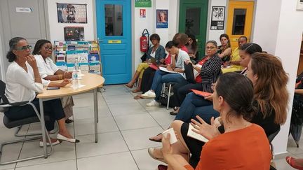 Justine Bénin, coordonnatrice interministérielle contre les violences faites aux femmes en Outre-mer, à la rencontre des associations féministes en Martinique, le 27 septembre 2023. (CHRISTELLE SIVATTE / MARTINIQUE LA 1ERE)