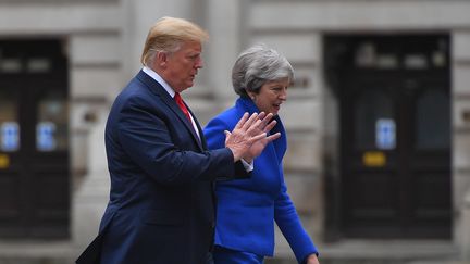 Donald Trump et Theresa May lors d'une conférence de presse à Londres (Royaume-Uni), le 4 juin 2019.&nbsp; (MANDEL NGAN / AFP)