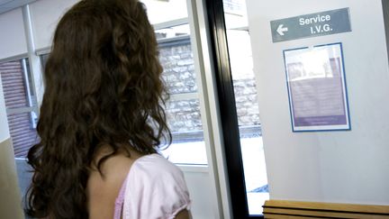 Le d&eacute;bat autour des pilules de 3e et 4e g&eacute;n&eacute;ration a incit&eacute; les femmes &agrave; changer de contraception, sans que les IVG augmentent en France, affirme l'Agence du m&eacute;dicament (ANSM), le 5 novembre 2013. (AJ PHOTO / BSIP / AFP)