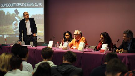 Rencontre entre les lycéens et les écrivains du Prix Femina des Lycéens, décerné à Nathacha Appanah , à gauche de la photo. (LEFEBVRE / MAXPPP)