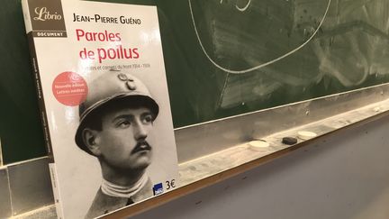 L'un des ouvrages de l'invité du jour de franceinfo junior, Jean-Pierre Guéno. (FRANCEINFO / RADIOFRANCE)