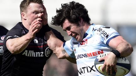 Maxime Machenaud tente de raffuter Chris Ashton lors du quart de finale en 2015 (FRANCK FIFE / AFP)