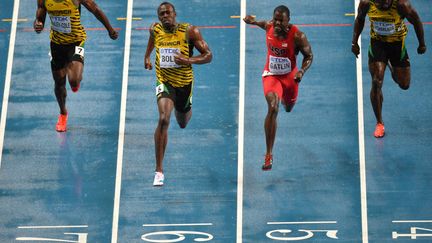 Kemar Bailey-Cole, Usain Bolt, &nbsp;Justin Gatlin et Nickel Ashmeade lros des mondiaux d'athl&eacute;tisme &agrave; Moscou, le 11 ao&ucirc;t 2013. (ANTONIN THUILLIER / AFP)