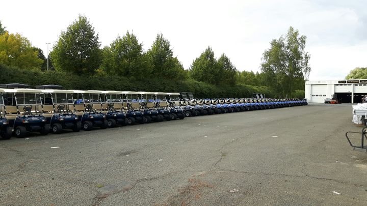 Le parking des voiturettes électriques pour la ryder cup (Fabrice Rigobert Radio France)