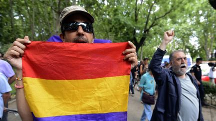 Le 11 juin 2014, &agrave; Madrid (Espagne), les antimonarchistes manifestent lors de l'abdication du roi Juan&nbsp;Carlos d'Espagne. (EVRIM AYDIN / ANADOLU AGENCY  / AFP)